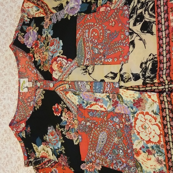 Fig and Flower Floral Semi Sheer 3/4 Sleeve Tunic Top Size XL - Picture 2 of 5